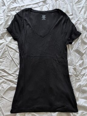 Old Navy Black V-Neck Short Sleeve Slim Tee